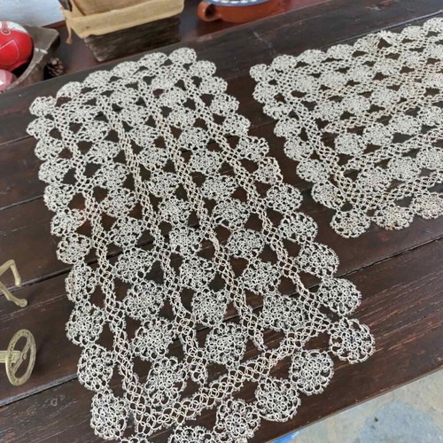 Handmade table runner with tatting like new