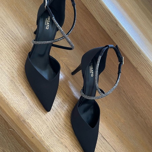 Black pumps with rhinestones new, size 38, heel 8.3cm