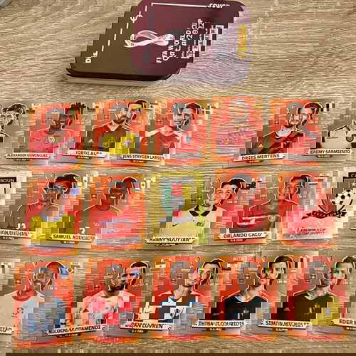 Αυτοκόλλητα Panini Qatar 54 με μεταλλική συλλεκτική θήκη