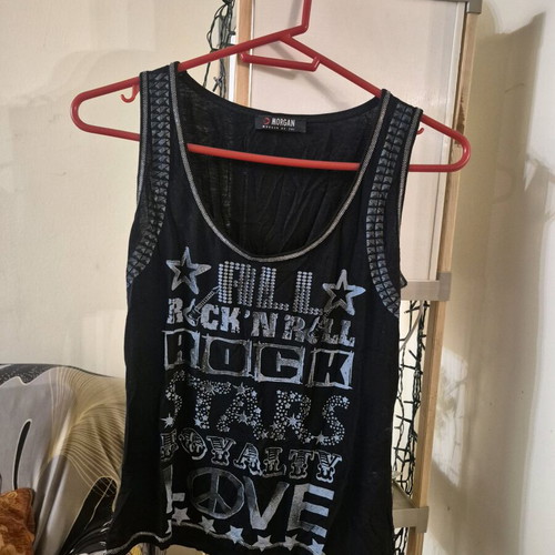Morgan sleeveless top like new, black with silver rock details