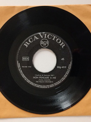 RCA Victor 45 RPM record used, Non Pensare A Me & Cuore Matto