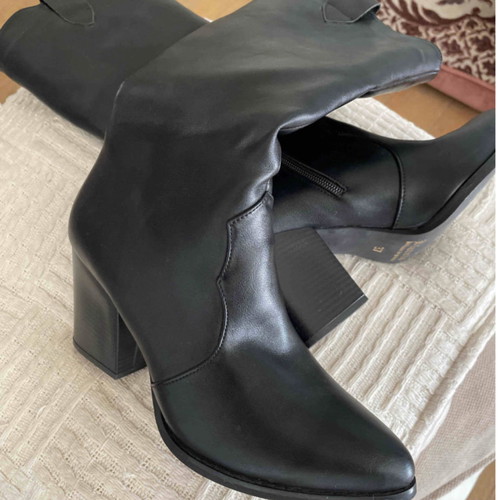 Beatrice boots size 37 handmade black with fluffy lining