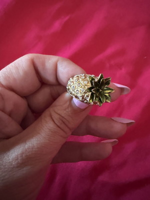 Accessorize pineapple ring like new, green and gold