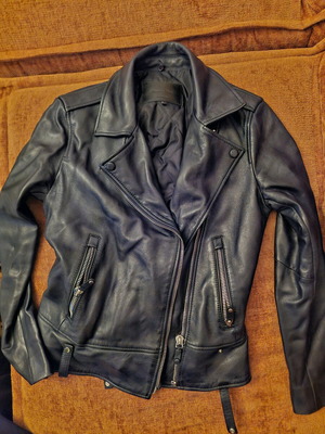 Massimo Dutti leather jacket like new with removable fur, size S