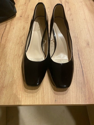 Jones black pumps new, size 39 from New York