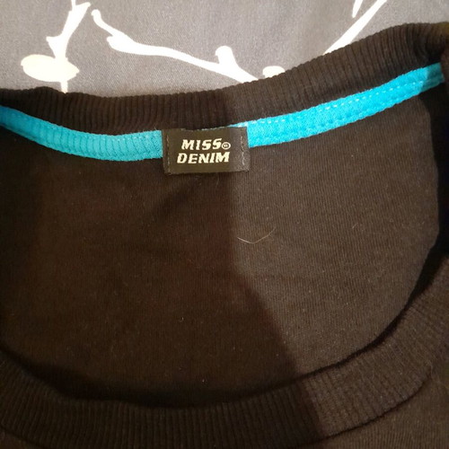 Black women's/teen sweatshirt like new