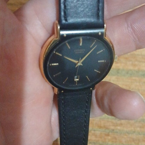 Citizen Quartz vintage wristwatch used, black and gold tone