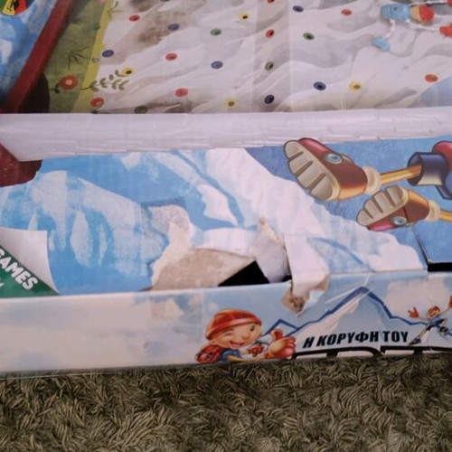 Everest board game like new, worn box