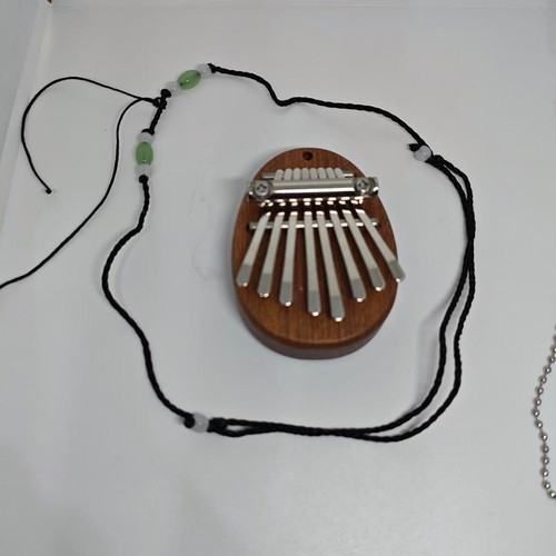 Mini Kalimba 8 Keys Walnut Wood like new