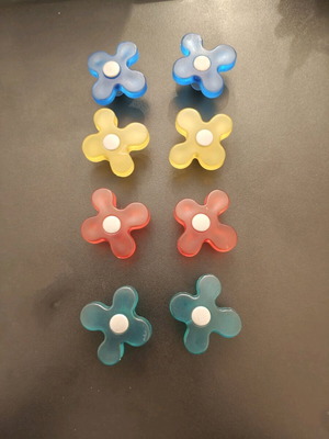 Plastic flower-shaped knobs used, pack of 8 pieces