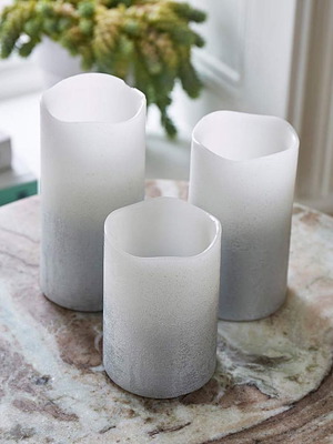 Комплект от три нови LED свещи с кутия