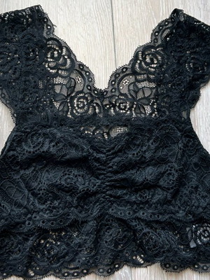Women's top black lace pattern like new