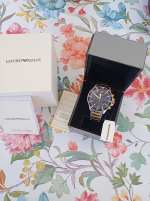 Emporio Armani Unisex ρολόι σαν καινούργιο με χρυσές λεπτομέρειες