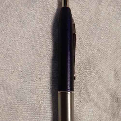Vintage Status pen with silver and blue case like new