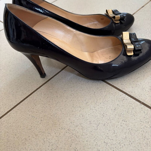 Sagiakos blue pumps with bow and patent effect like new