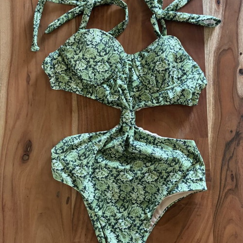 Jacqlyn one-piece swimsuit Amor like new, green, size S