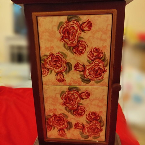 Key holder with six slots