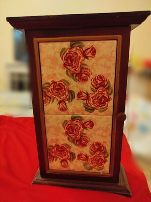 Key holder with six slots