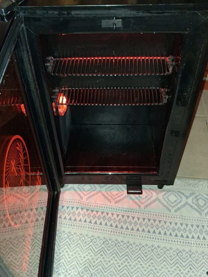 Jägermeister mini ψυγείο 28L σαν καινούργιο με φωτισμό LED