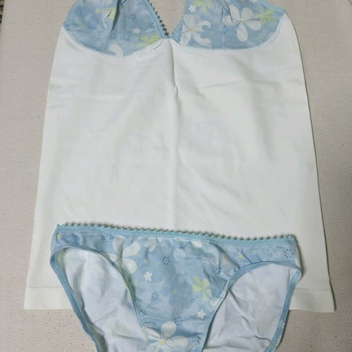 Women's lingerie set like new, white and turquoise