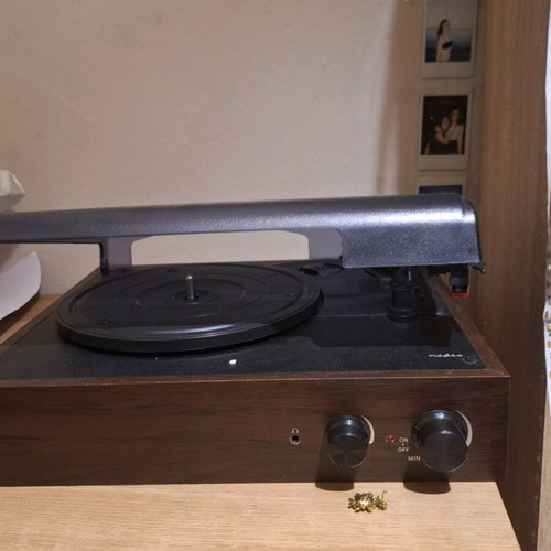Nedis TURN220BN turntable with preamp and built-in speakers like new, brown