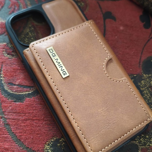 iPhone 15 premium wallet case