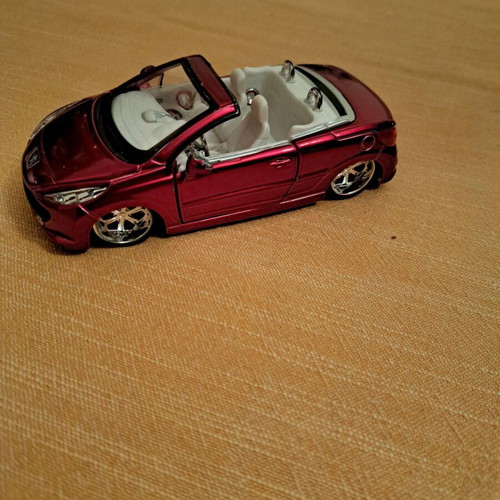 Peugeot 207cc Burago 1/32 like new, burgundy color