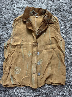 Women's sleeveless shirt used, brown with geometric patterns