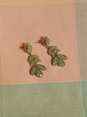 Earrings like new, green and gold