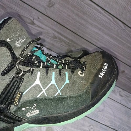 Salewa Gore Tex Carbon N 35 sports shoes like new, colorful