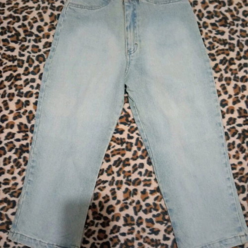 Jeans capri like new, X corn brand, size 26, blue