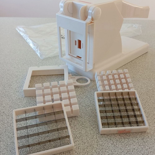 Leifheit vegetable cutter like new with non-slip base