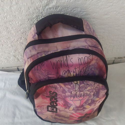 School bag used with three large compartments and water pockets