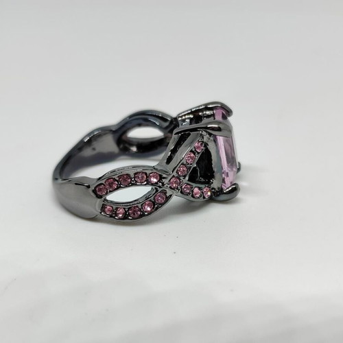 Ring with pink crystal and black base like new