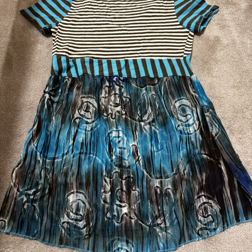 Sweater House floral striped t-shirt like new, size M, brown and turquoise