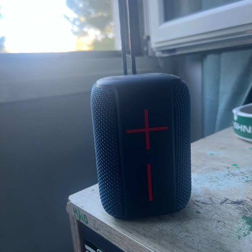 Turbox Speaker Bluetooth speaker like new, portable