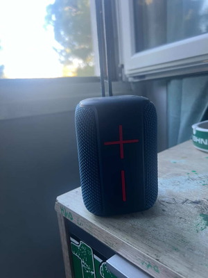 Turbox Speaker Bluetooth speaker like new, portable