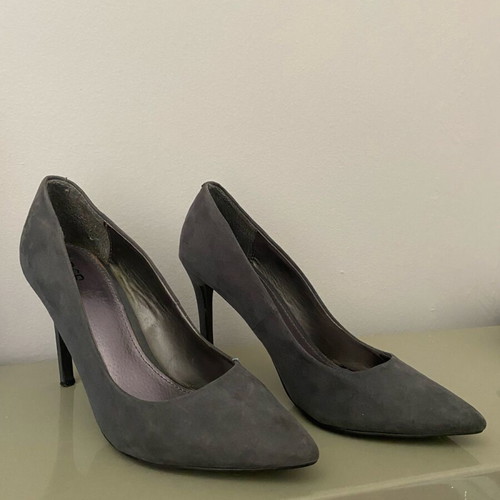 BSB suede pumps size 40 like new, grey with 9 cm heel