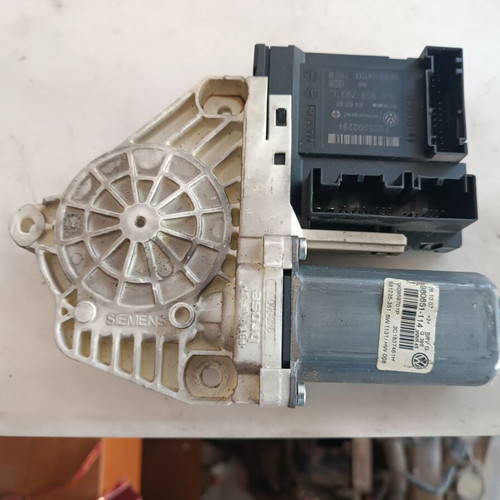 Front left window motor for Group VAG '05-'11 like new