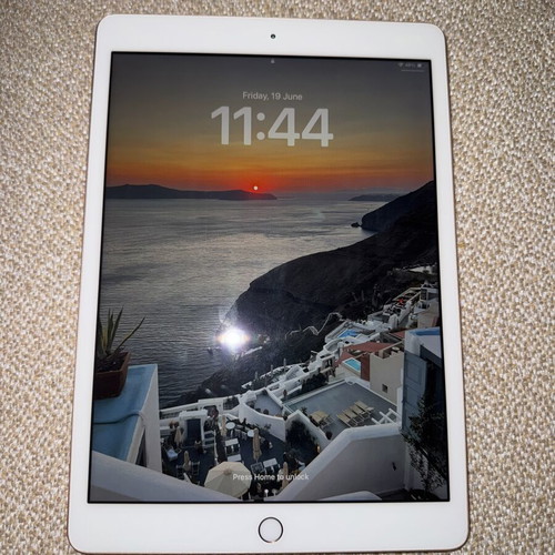 iPad 8th Gen (2020) 32GB like new with case gift