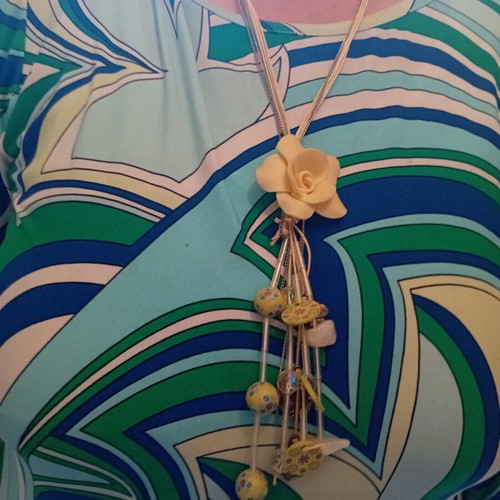 Women's necklace new with yellow rose motif