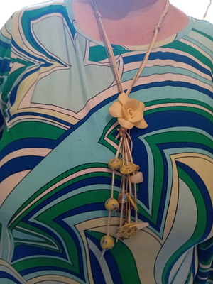 Women's necklace new with yellow rose motif
