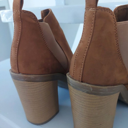 Bershka brown boots used, size 37, with candle stain