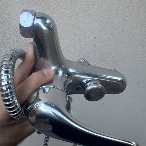 Bathtub faucet used in very good condition