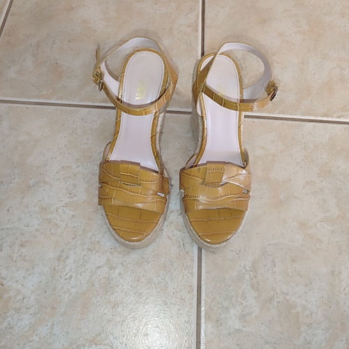 Zara platform sandals size 36 like new, croco faux leather beige yellow