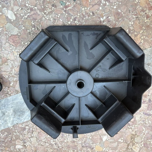 Fiat Punto jack set like new with wrench, handle, and towing ring