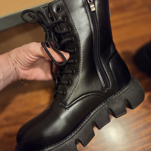 SH Fashion Shoes Black Ankle Boots Size 38 Like New