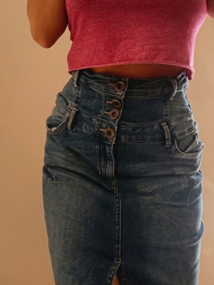 BSB denim skirt like new, midi high-waisted, size small, blue