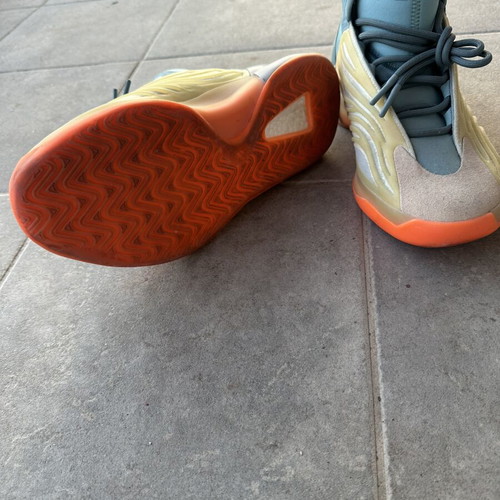 Adidas Yeezy QNTM hi-res coral sneakers used size 44