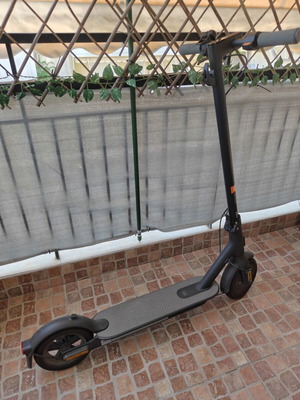 Xiaomi Mi Essential Electric Scooter like new, black